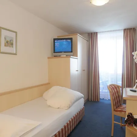 Serena Hotel 3*